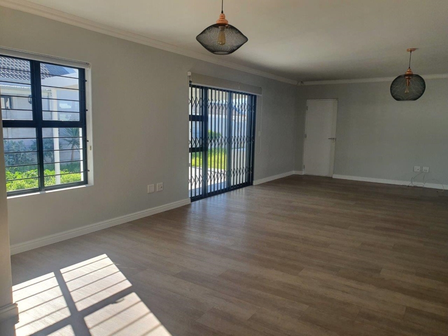 3 Bedroom Property for Sale in Sunningdale Western Cape